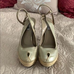 Close toed Jennifer Lopez Heels